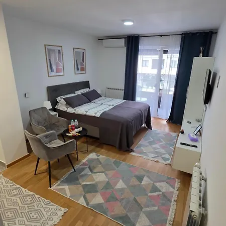 Bulevar Free Garage 1 Apartman *